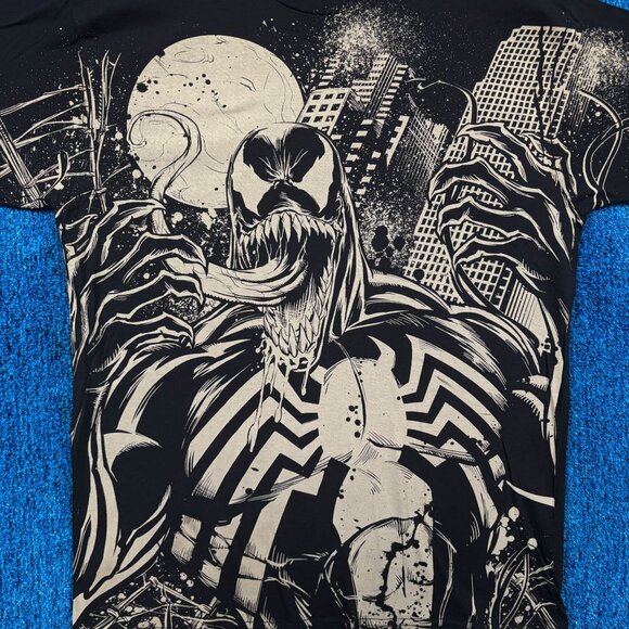 Venom The Symbiote Horror Cityscape Marvel Spiderverse Tee L - Picture 2 of 4